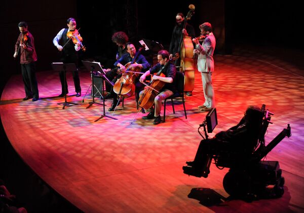 Выступление музыкантов перед британским ученым Стивеном Хокингом на Всемирном фестивале науки в Нью-Йорке - Sputnik Молдова