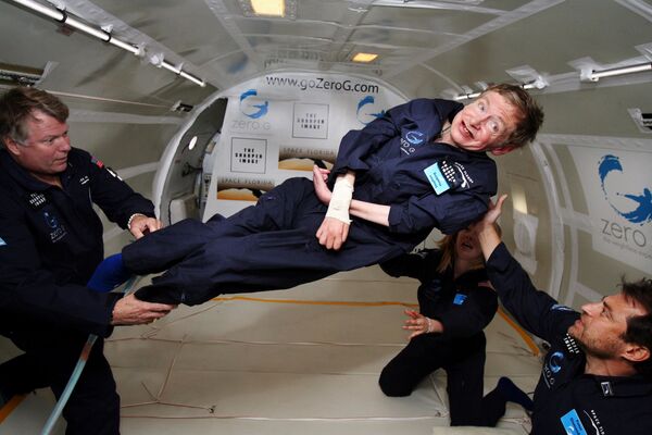 Savantul britanic Stephen Hawking, imponderabilitate în aeronava Boeing 727 - Sputnik Moldova