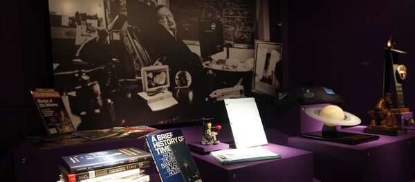 Работы британского ученого Стивена Хокинга в Музее Науки в Лондоне Работы британского ученого Стивена Хокинга в Музее Науки в Лондоне - Sputnik Молдова