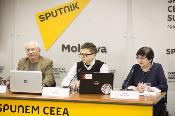 Илья Тромбицкий, Ион Ефрос и Елена Зубкова - Sputnik Молдова