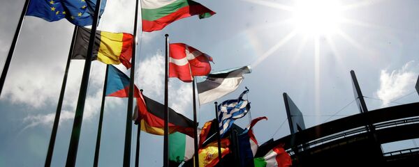 Drapeaux devant le Parlement européen - Sputnik Молдова