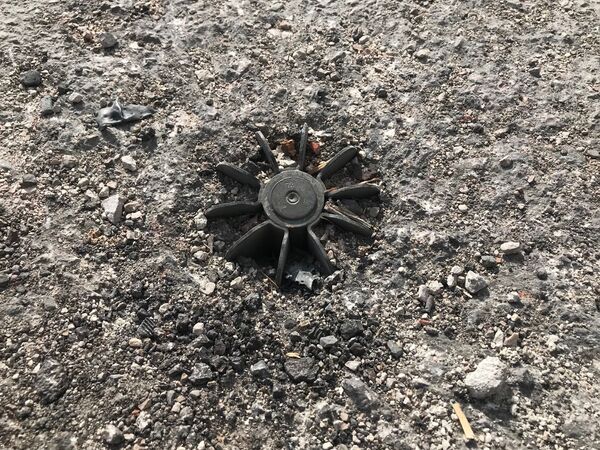 Хвост неразорвавшейся мины в поселении Шефония в Восточной Гуте - Sputnik Молдова