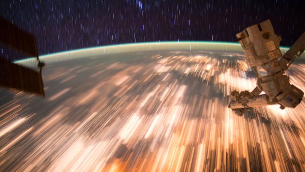 Фотография Земли, сделанная с Международной космической станции с помощью длинной выдержки - Sputnik Moldova