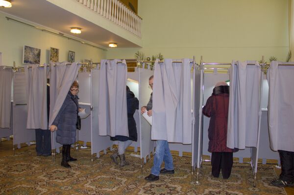 Голосование на выборах России в Тирасполе - Sputnik Молдова