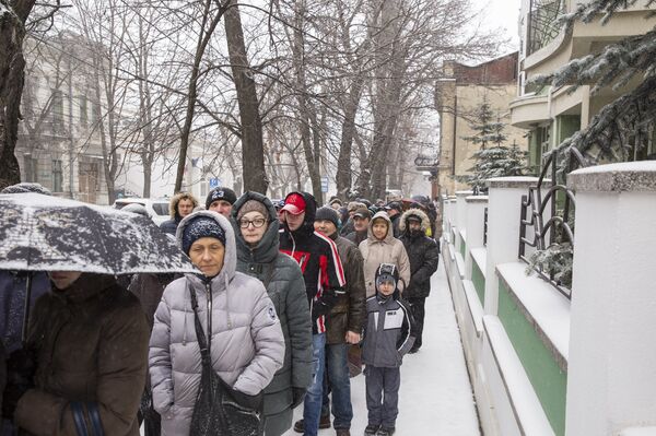 Голосование на выборах президента России, очереди в Кишиневе.  - Sputnik Молдова