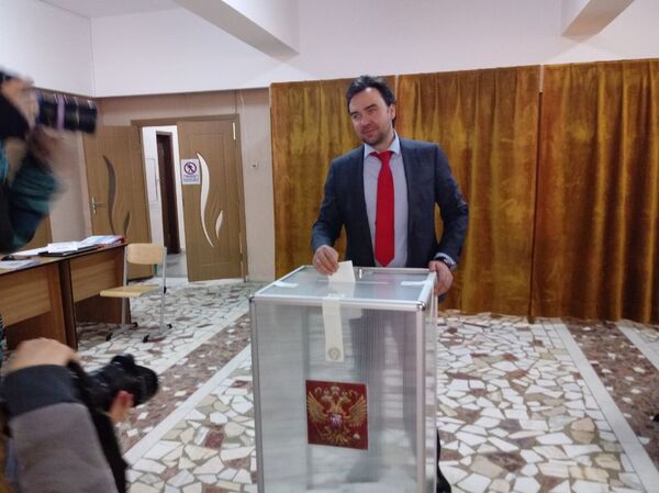 В Бухаресте граждане России активно голосуют на выборах президента РФ В Бухаресте граждане России активно голосуют на выборах президента РФ - Sputnik Молдова