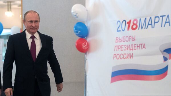 Президент РФ В. Путин принял участие в голосовании на выборах президента РФ - Sputnik Moldova-România