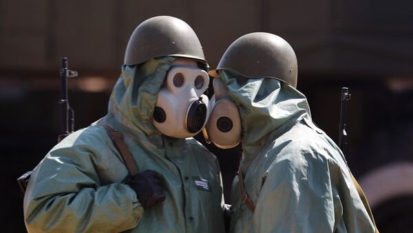 Военнослужащие в средствах химической защиты, фото из архива - Sputnik Молдова