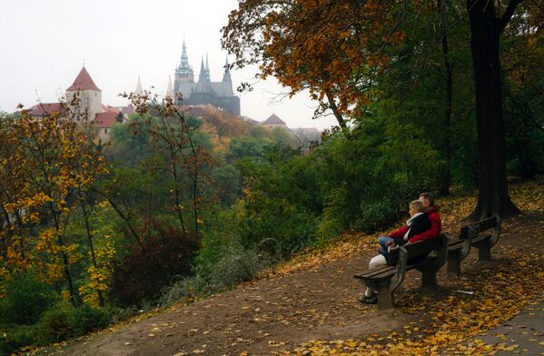 Королевский сад около Пражского града, вид на собор святого Вита в Праге - Sputnik Молдова