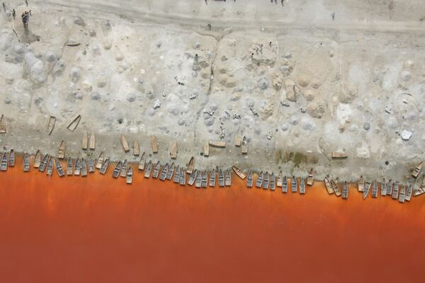Вид сверху на Розовое озеро в Сенегале - Sputnik Молдова