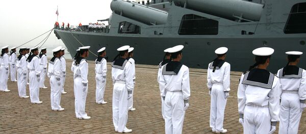 Флагман Тихоокеанского флота ракетный крейсер Варяг прибыл с официальным визитом в китайский порт Циндао Флагман Тихоокеанского флота ракетный крейсер Варяг прибыл с официальным визитом в китайский порт Циндао - Sputnik Молдова