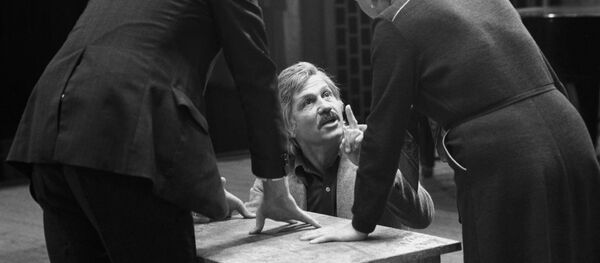 Михай Волонтир, народный артист СССР, во время репетиции спектакля Михай Волонтир, народный артист СССР, во время репетиции спектакля - Sputnik Молдова