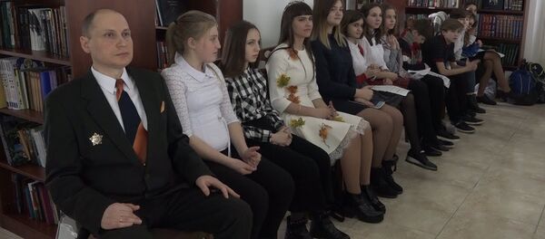 Дети со всей Молдовы соревновались в выразительном чтении литературных произведений - Sputnik Молдова