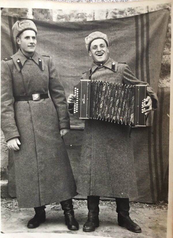 Константин Калиман (слева) в годы службы - Sputnik Молдова