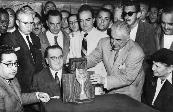 Campionatele Mondiale de fotbal (IX+). Zeița de Aur, legendă a timpurilor noi Campionatele Mondiale de fotbal (IX+). Zeița de Aur, legendă a timpurilor noi - Sputnik Moldova-România