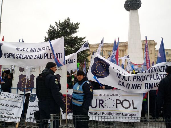 Sindicatele din politie si penitenciare, protest la București Sindicatele din politie si penitenciare, protest la București - Sputnik Moldova-România