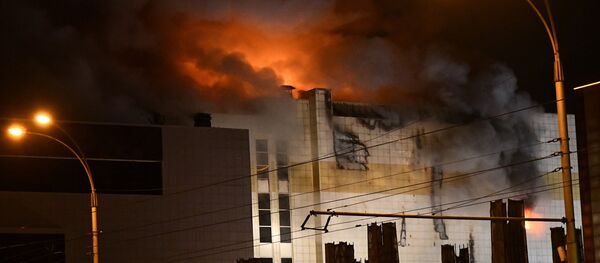 Пожар в торговом центре «Зимняя вишня» в Кемерово - Sputnik Moldova-România