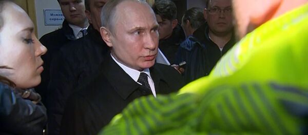 Путин на встрече с инициативной группой в Кемерово Путин на встрече с инициативной группой в Кемерово - Sputnik Молдова