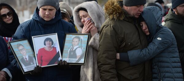 Прощание с погибшими при пожаре в торговом центре в Кемерово - Sputnik Moldova-România