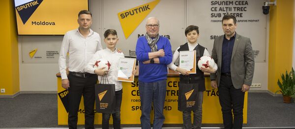 Они вместе со своими сверстниками из 200 стран и регионов мира будут учавствовать в поединках лучших юниорских команд. - Sputnik Молдова