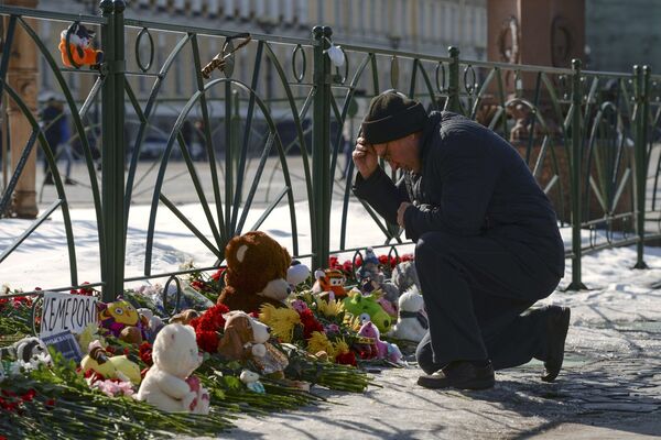 Acțiune în memoria victimelor incendiului din centrul comercial „Zimniaia vișnia”, Sankt Petersburg - Sputnik Moldova
