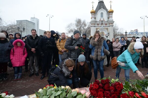 Miting de doliu în memoria victimelor incendiului din centrul comercial „Zimniaia vișnia”, Ekaterinburg - Sputnik Moldova