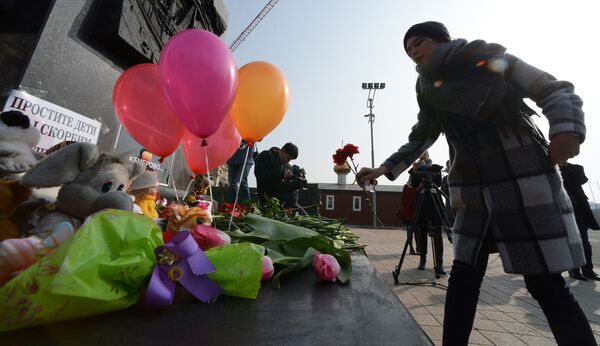 Acțiune în memoria victimelor incendiului din centrul comercial „Zimniaia vișnia”, Vladivostok - Sputnik Moldova