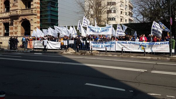 Membrii Sindicatului Național Sport și Tineret au ieșit la protest - Sputnik Moldova-România