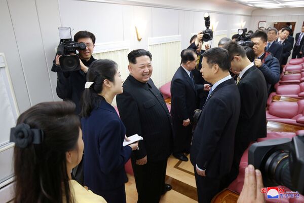 Liderul Coreei de Nord, Kim Chen Yn, în timpul vizitei în China - Sputnik Moldova