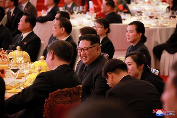 Banchet în onoarea sosirii liderului Coreei de Nord, Kim Jong-un în China - Sputnik Moldova-România
