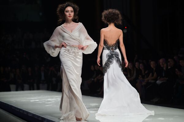 Модели на показе дизайнера Grace Chen в рамках Китайской недели моды в Пекине - Sputnik Молдова