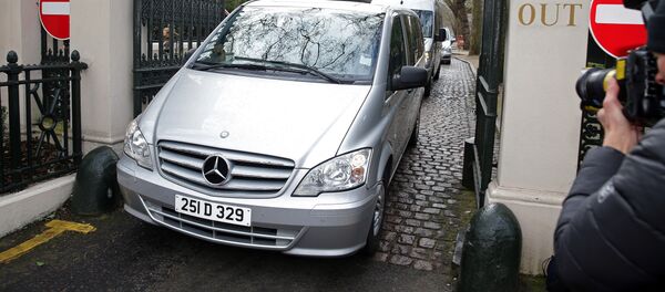 Автобус с сотрудниками посольства России в Лондоне. 20 марта 2018 - Sputnik Молдова