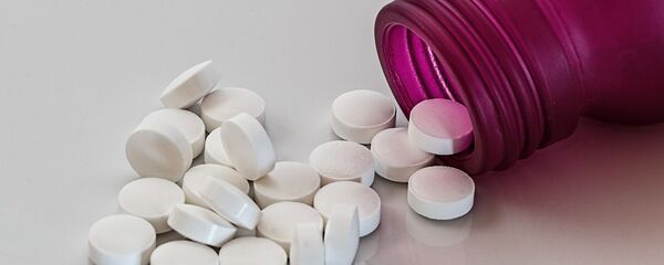 Белые таблетки в бутыльке - Sputnik Молдова