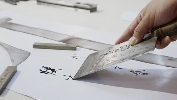 Китайский каллиграф рисует иероглифы поварскими ножами - Sputnik Молдова