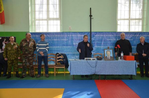Председатель СВВА РМ Михаил Мокан выступает на открытии турнира по дзюдо в Чимишлии - Sputnik Молдова