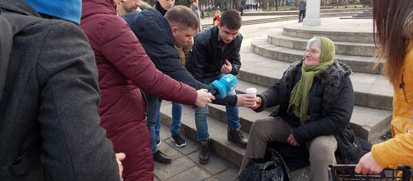 Campania Un prânz cald, o vorbă caldă - Sputnik Moldova