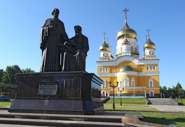 Памятник святым Кириллу и Мефодию в Саранске - Sputnik Молдова