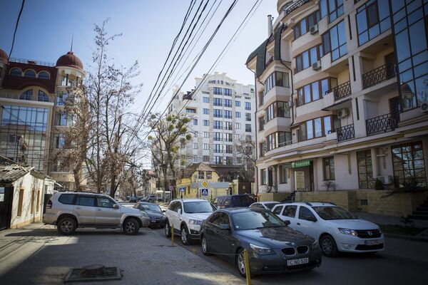 Кишинев, апрель, 2018 год. Современные здания на улице Бернардации. - Sputnik Молдова