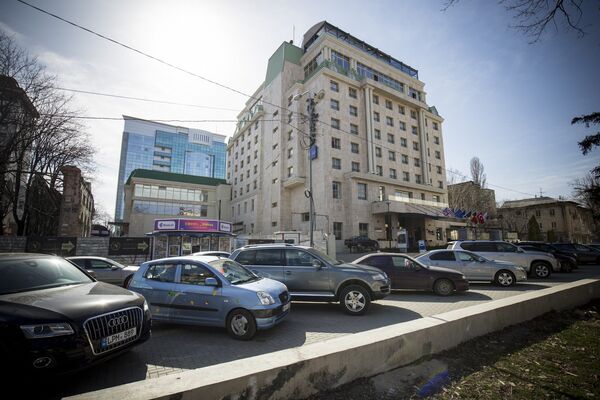 Кишинев, апрель, 2018 год. Улица Митрополит Варлаам, здание Radisson Blu Hotel - Sputnik Молдова