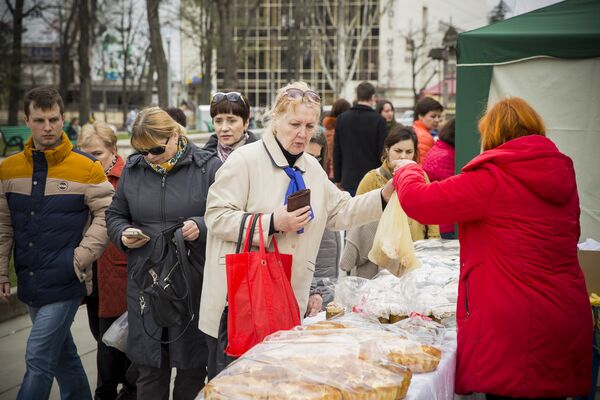 Toată lumea vrea să se pregătească din timp pentru Paște, cumpărând cele necesare - Sputnik Moldova