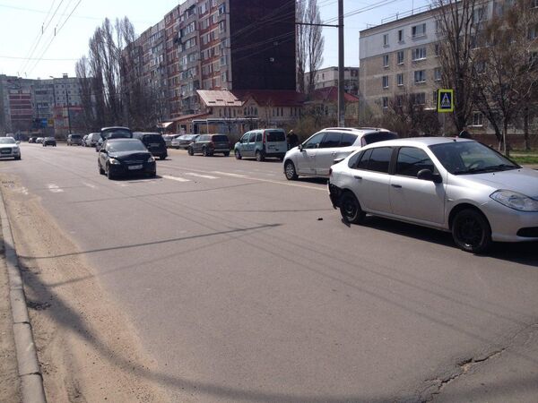 Accident în Chişinău, regiunea Poşta Veche Accident în Chişinău, regiunea Poşta Veche - Sputnik Moldova-România