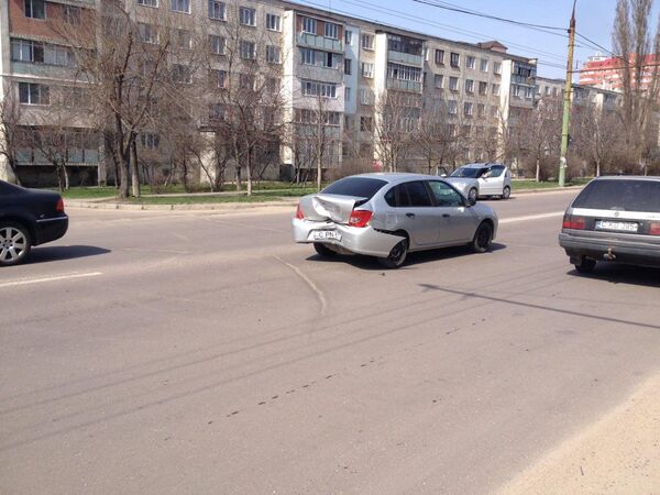 Accident în Chişinău, regiunea Poşta Veche Accident în Chişinău, regiunea Poşta Veche - Sputnik Moldova-România