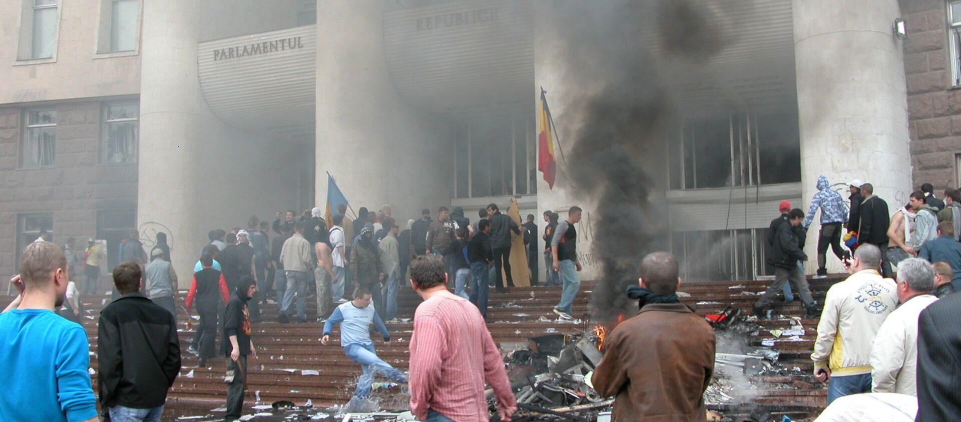 Беспорядки у парламента-2.Кишинев, события 7 апреля 2009 года. - Sputnik Moldova, 1920, 07.04.2021
