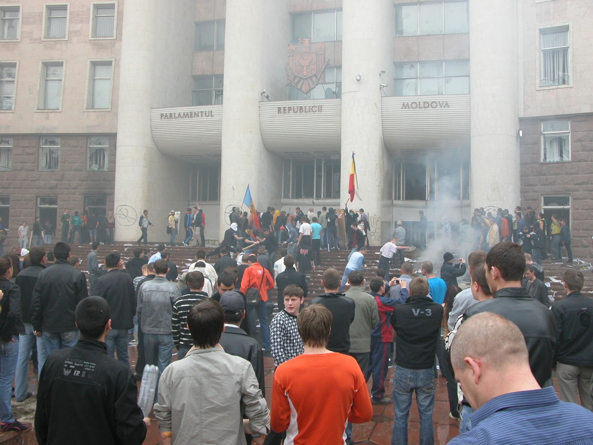 Беспорядки у парламента.Кишинев, события 7 апреля 2009 года. - Sputnik Молдова, 1920, 07.04.2024