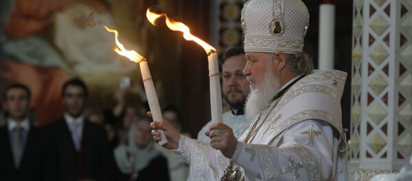 Patriarch Kirill of Moscow and All Russia handed the Holy Fire delivered from Jerusalem to all those thousands of faithful gathered at Moscow's Christ the Savior Cathedral on the Easter Night Patriarch Kirill of Moscow and All Russia handed the Holy Fire delivered from Jerusalem to all those thousands of faithful gathered at Moscow's Christ the Savior Cathedral on the Easter Night - Sputnik Moldova