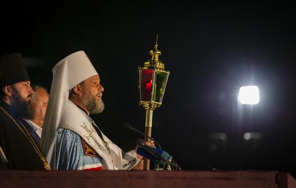 Mitropolitul Chişinăului şi al Întregii Moldove aduce Lumina Sfântă - Sputnik Moldova-România