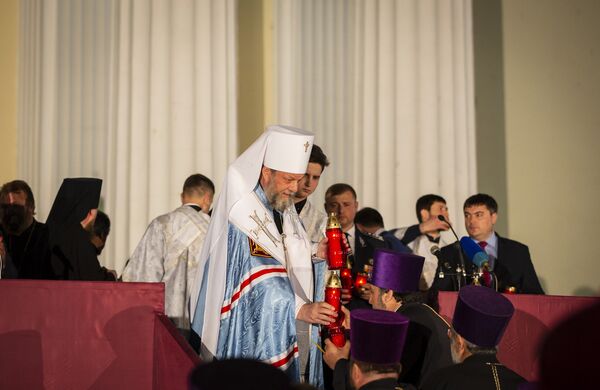 Mitropolitul Chişinăului şi al Întregii Moldove transmite Lumina Sfântă - Sputnik Moldova