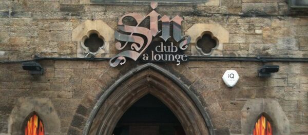 Ночной клуб Sin club & lounge в здании бывшей церкви в Шотландии - Sputnik Moldova