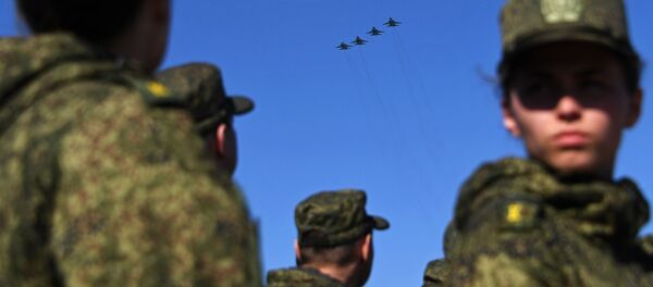 Многофункциональные истребители-бомбардировщики Су-34 на репетиции парада Победы на военном полигоне Алабино Многофункциональные истребители-бомбардировщики Су-34 на репетиции парада Победы на военном полигоне Алабино - Sputnik Молдова