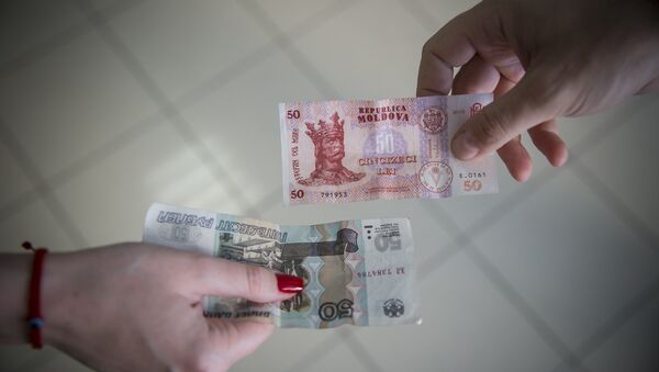 Банкноты номиналом 50 российских рублей и 50 молдавских леев - Sputnik Молдова
